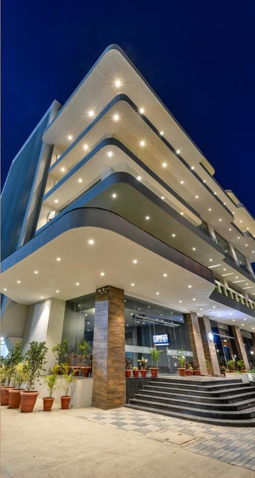 Afc Hotel 印多尔 外观 照片